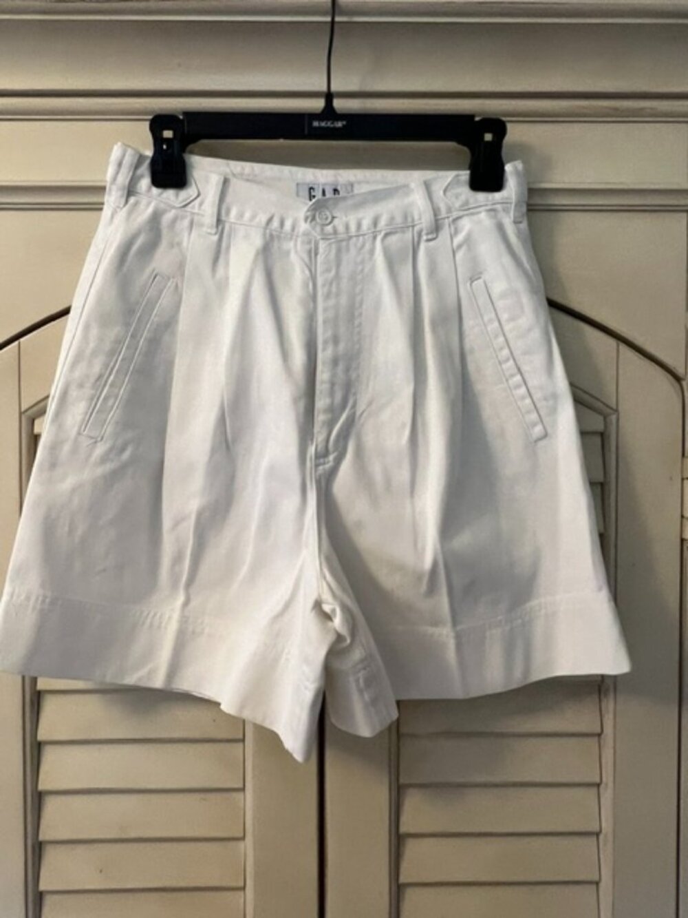 VTG Gap Shorts Women 9/10 White Chino Pleated Classic Canvas Field 90s USA